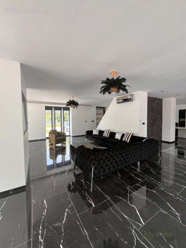 Maison 244 m² à Feignies  - photo 5