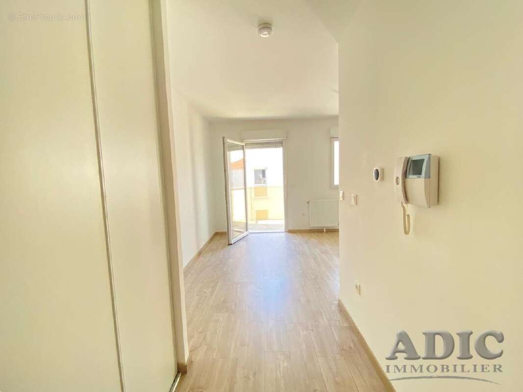 Appartement 25 m² à Le Plessis-Belleville  - photo 3