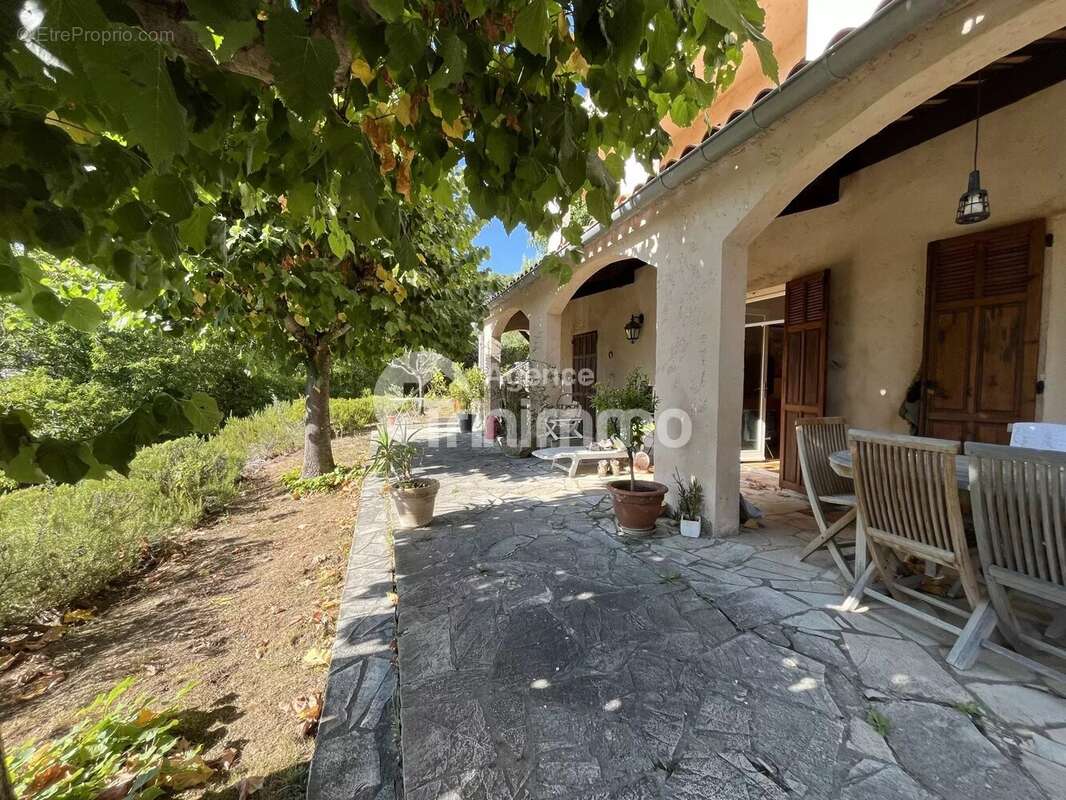 Maison à BERRE-LES-ALPES