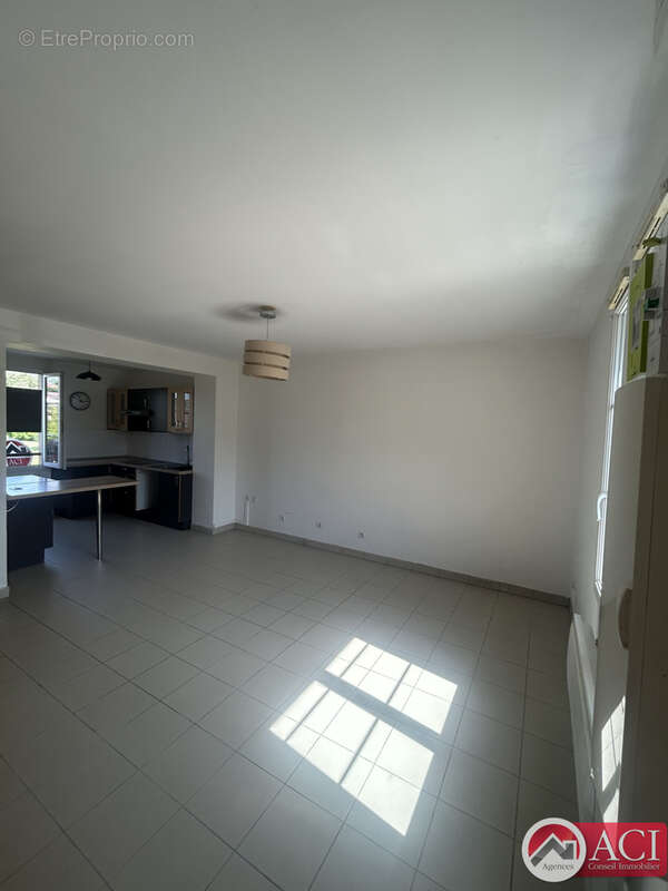 Appartement à BORNEL