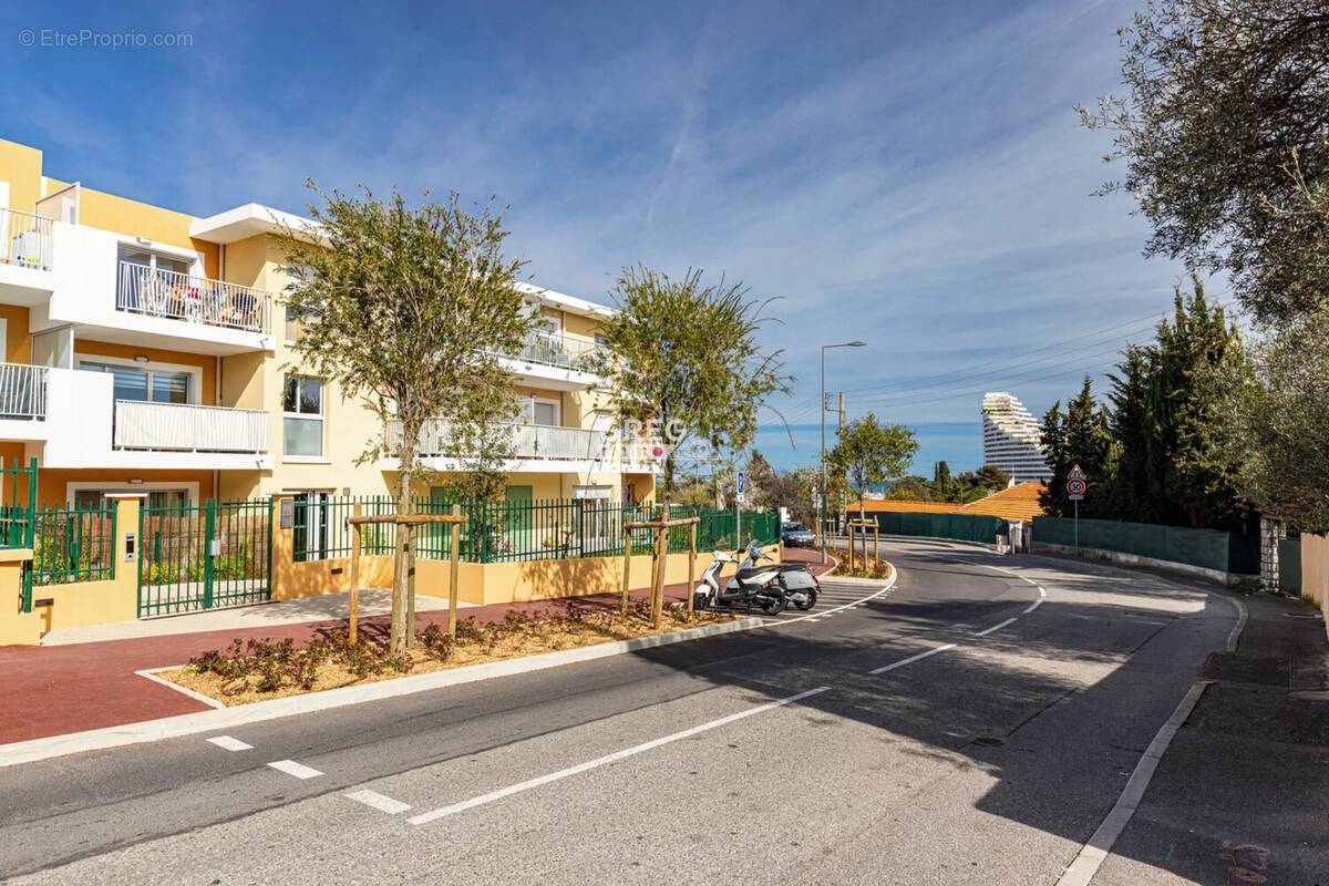 Parking à VILLENEUVE-LOUBET