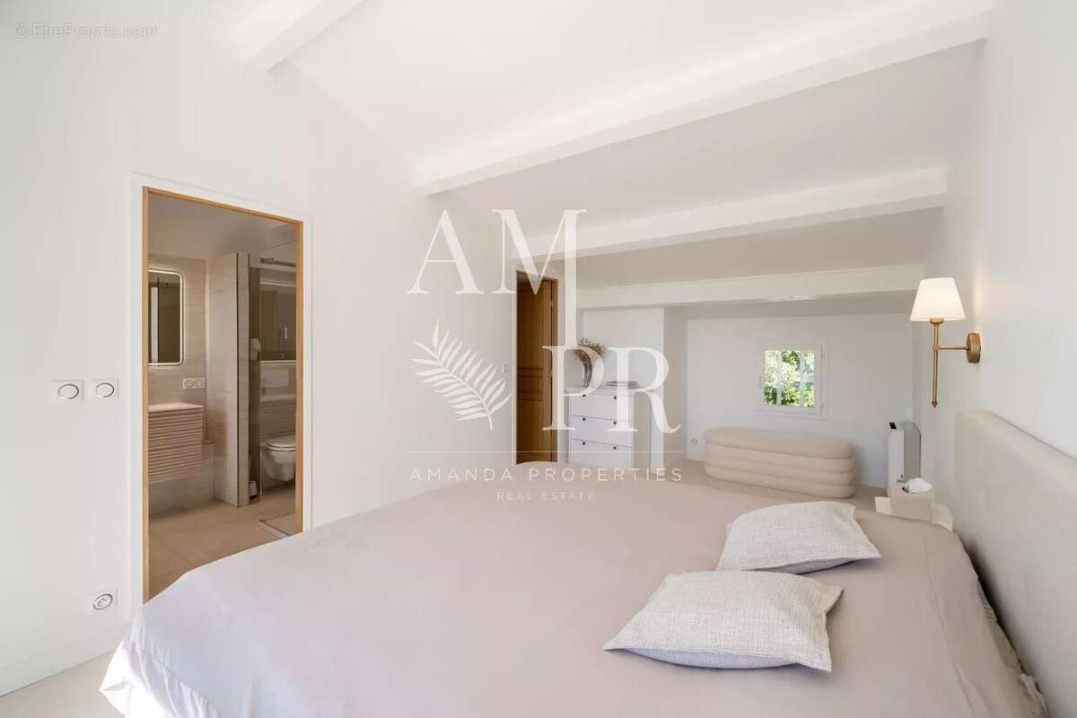 Cannes Californie – Élégance Contemporaine et Vue Mer d’Exception dans un Domaine Privé - photo 15