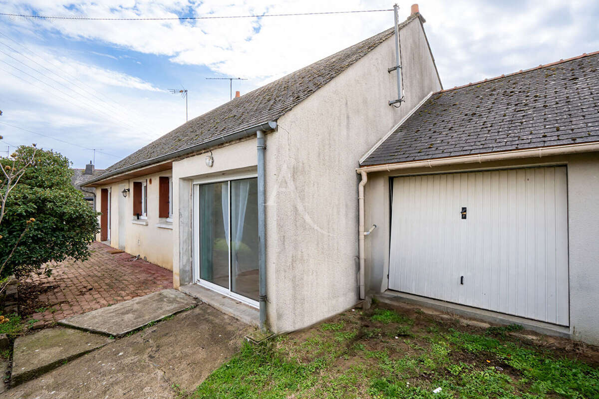 Maison à LE PUY-NOTRE-DAME