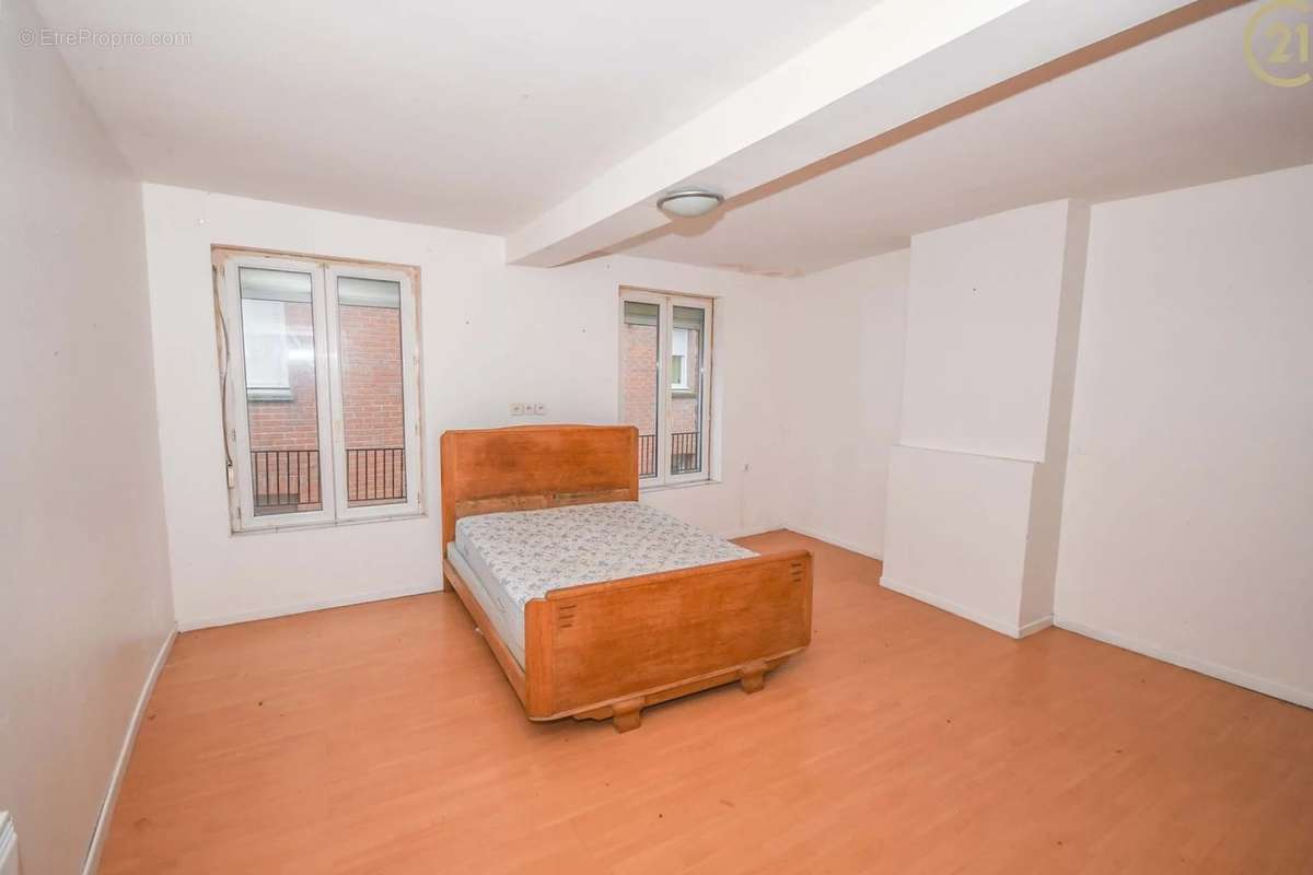 Maison à AVESNES-SUR-HELPE