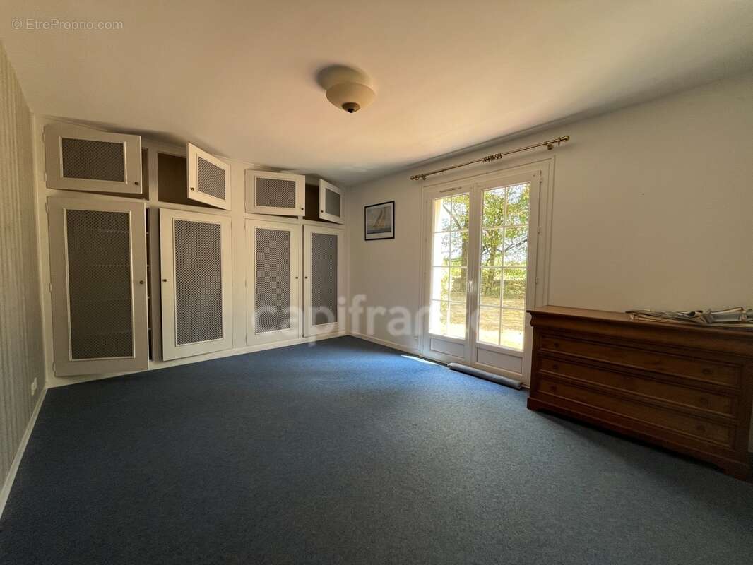 Propriété de caractère – env. 260 m² habitables – Parc paysager de 6 218 m² – Piscine – Dépendances - photo 16