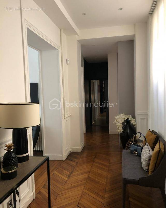 Appartement à NEUILLY-SUR-SEINE