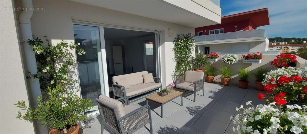 30.GARD.NIMES. Appartement de standing de 69 m² avec terrasse de 46 m² dans résidence hautement sécurisée - photo 2
