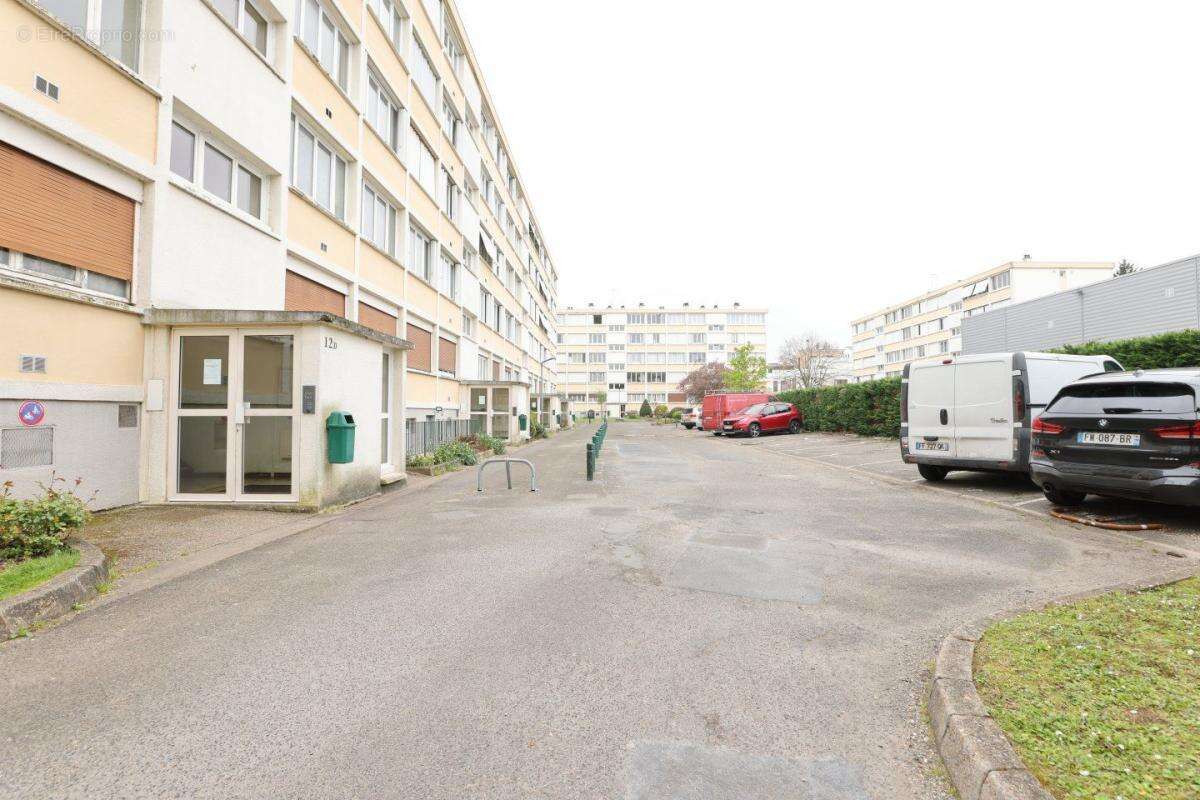 Appartement à LE PLESSIS-TREVISE