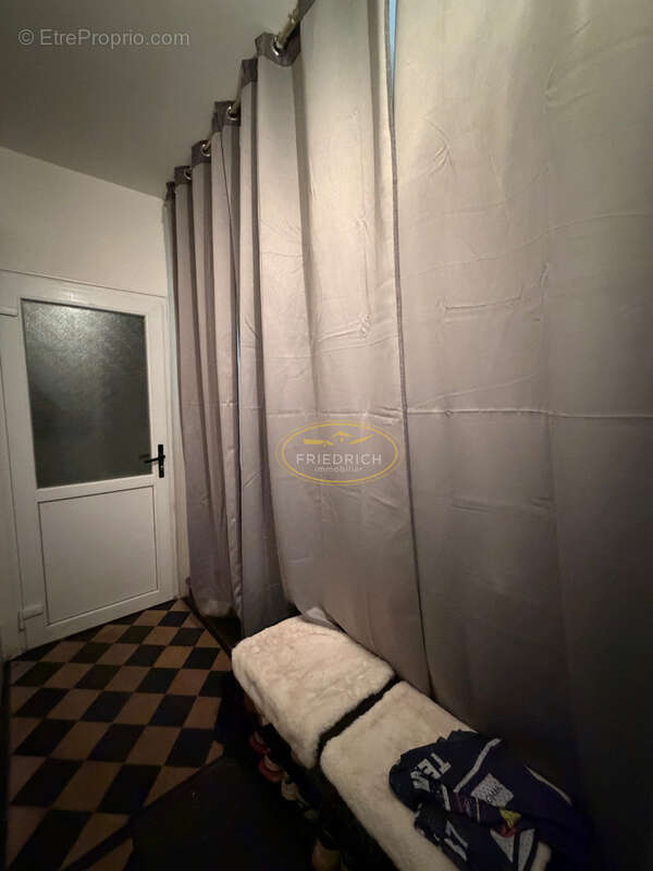 Immeuble de rapport avec local commercial et appartement - Centre-ville - photo 7