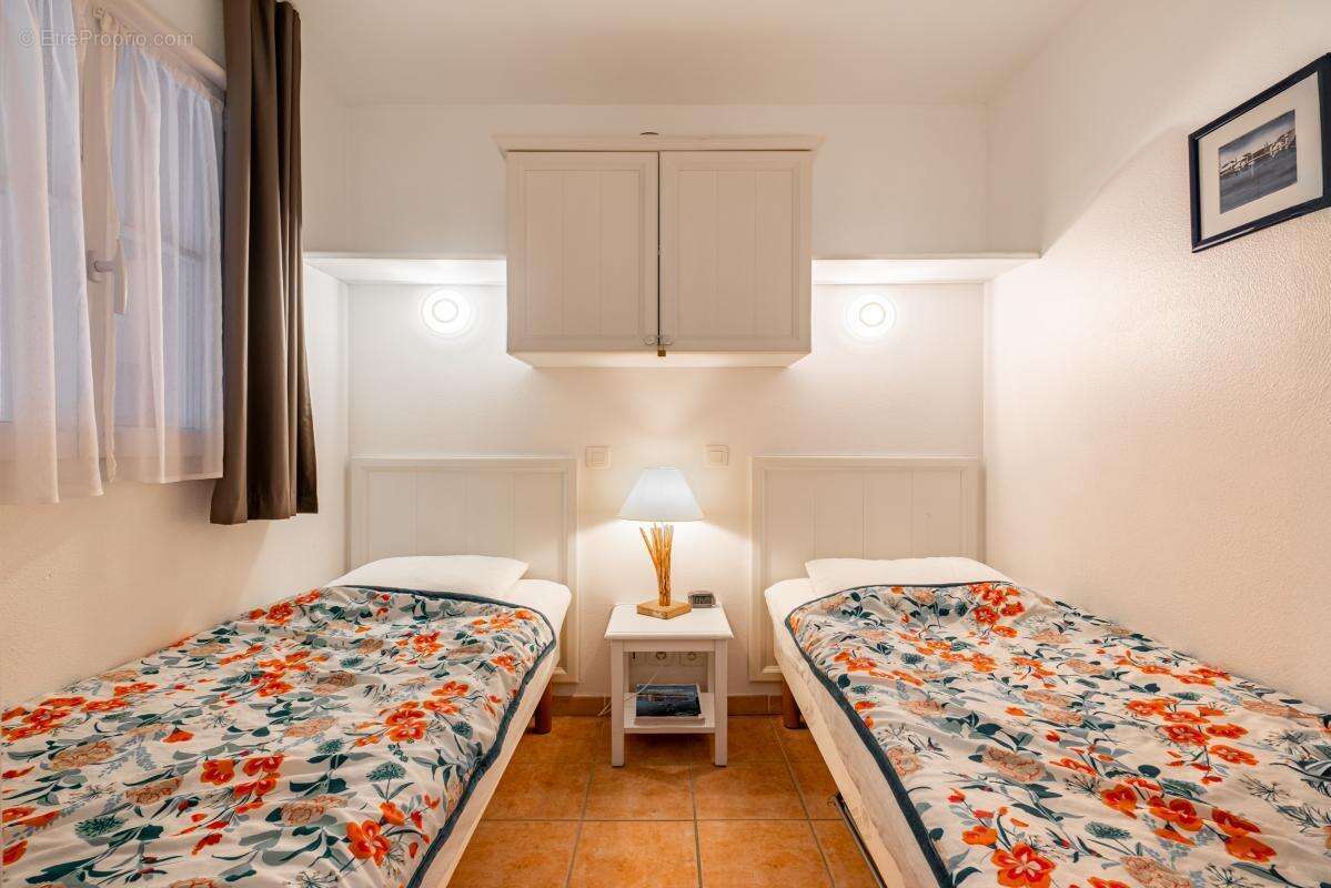 Appartement à ROQUEBRUNE-SUR-ARGENS