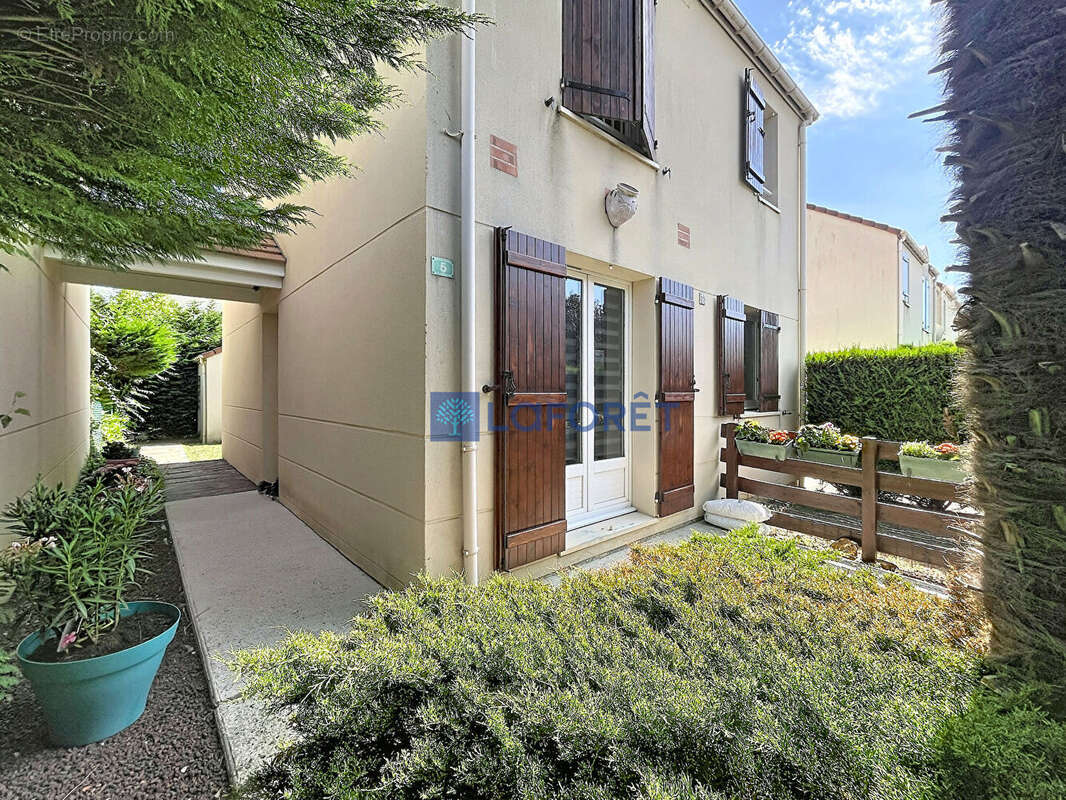 Maison à SAINT-PIERRE-DU-PERRAY