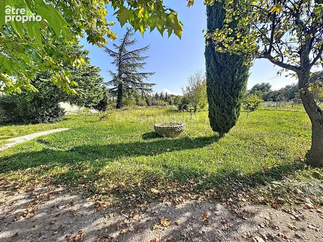 Mas mitoyen d'un côté à rénover en campagne de Cheval Blanc - photo 5