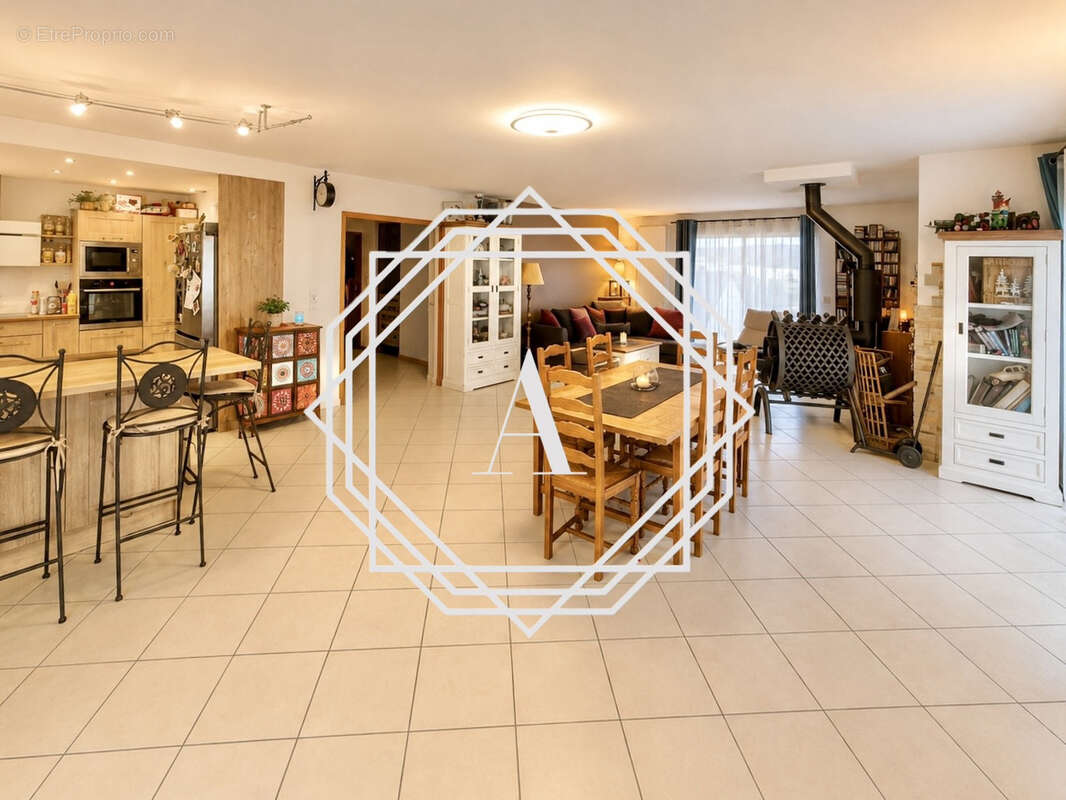 Grande maison familiale de 180 m2 sur terrain de 1 192 m2 proche de Chambly - photo 2