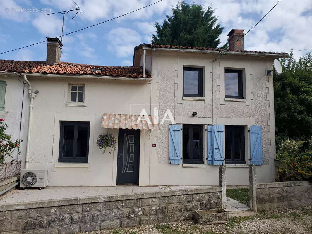 Maison de Village Proche de Civray - photo 2