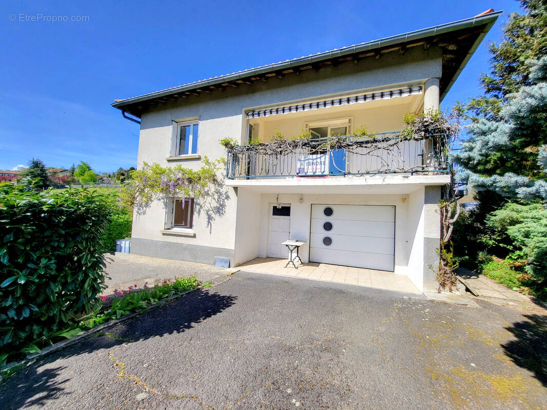 Maison à BRIVES-CHARENSAC