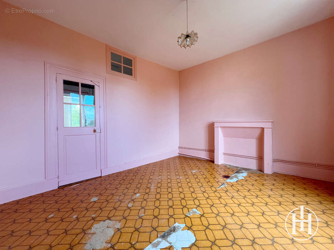 Maison à DUN-SUR-AURON