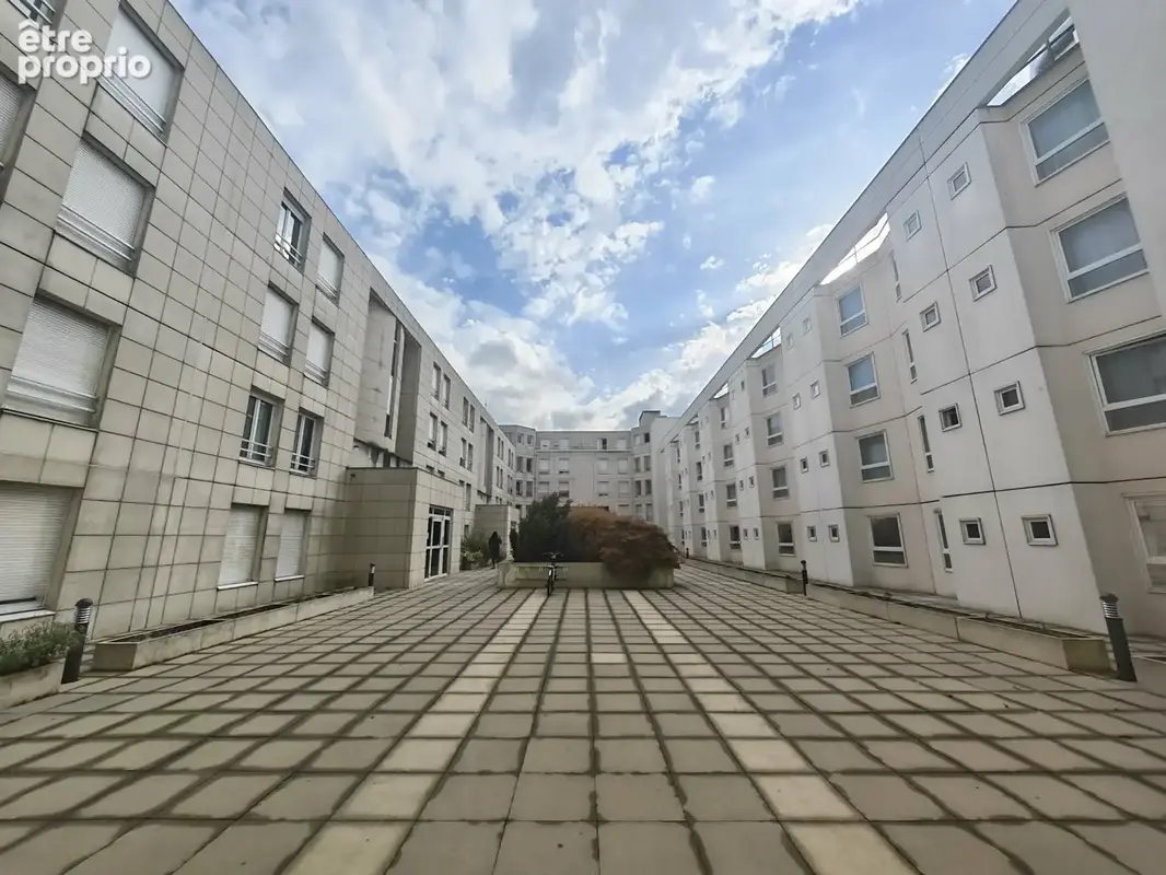 Reims, Boulevard JOFFRE, Appt dernier étage avec balcon et parking - photo 10