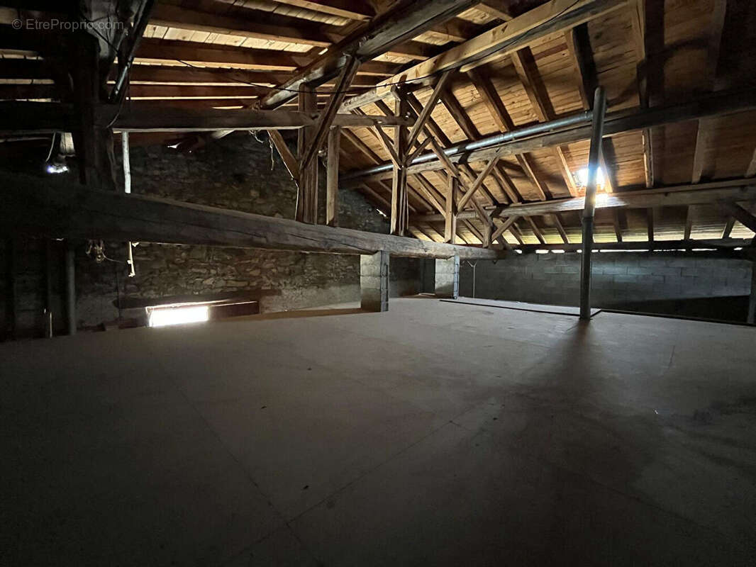 Maison à LES CHAPELLES