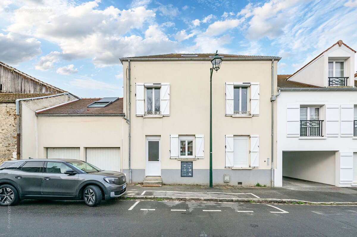 Appartement à GRISY-SUISNES