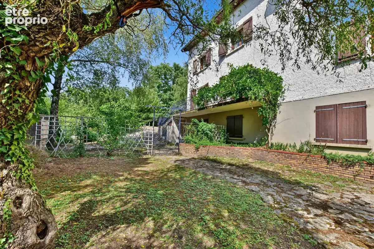 Grande maison familiale de 330 m² Carrez sur 1400 m² de terrain - 4 chambres, sous-sol complet et combles aménagés - photo 2