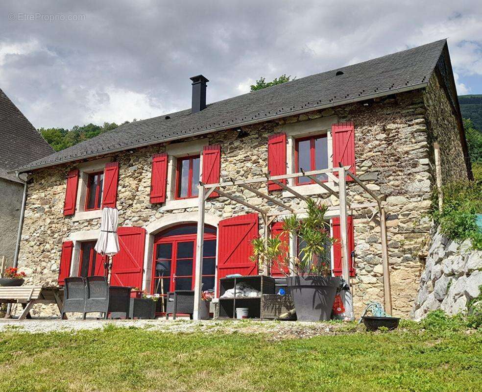 Maison à EAUX-BONNES