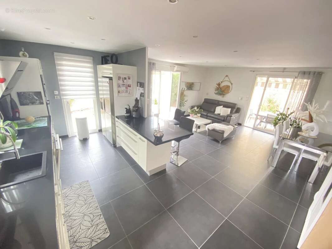 Maison à LA LONDE-LES-MAURES