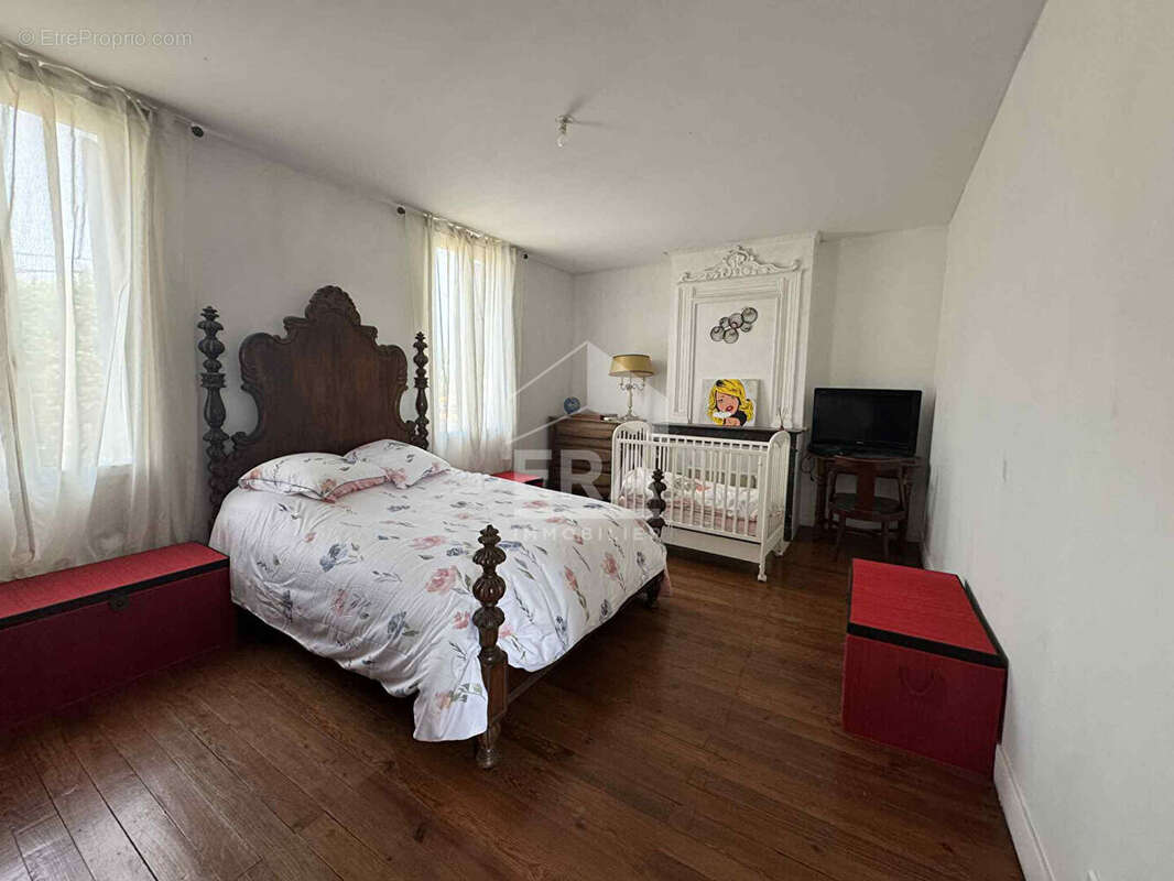 Maison à PRIGNAC-ET-MARCAMPS