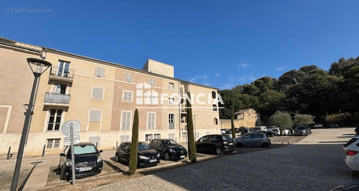 Appartement à VILLENEUVE-LES-AVIGNON
