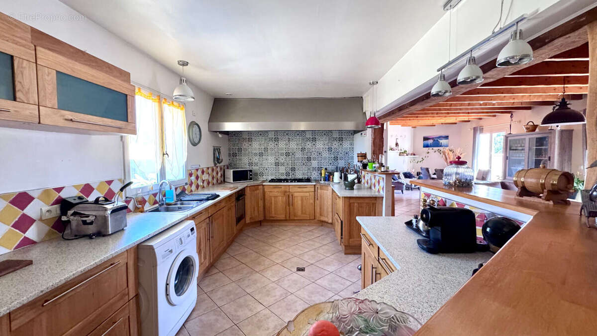 Maison type 4/5 Campagne Rochelaise 131 m2 hab + Grand garage - photo 7