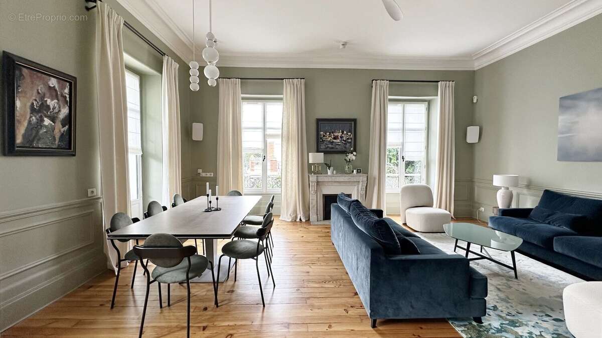 APPARTEMENT de type T4 DE 149 M2 AVEC TERRASSE DE 28 M2 + cave + de parking privatif - photo 5