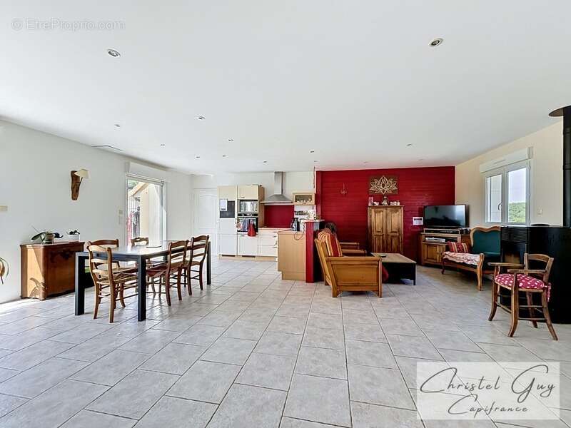 Grande maison familiale à vendre DPE B – 242 m², 8 chambres, terrain de 3 589 m² à 30 min du Mans (72) - photo 4