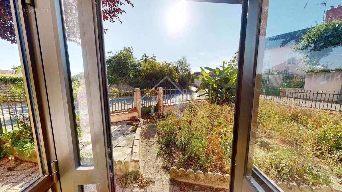 Maison à rénover avec jardin et grange - photo 2