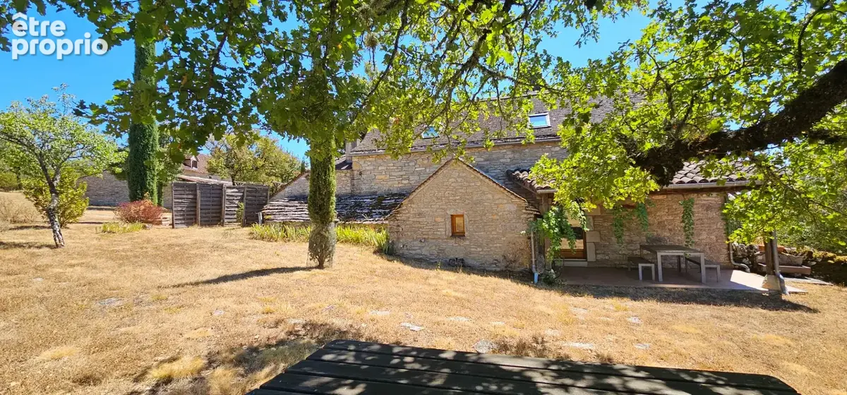 Propriété avec 2 maisons , dépendances sur GR65 - photo 2
