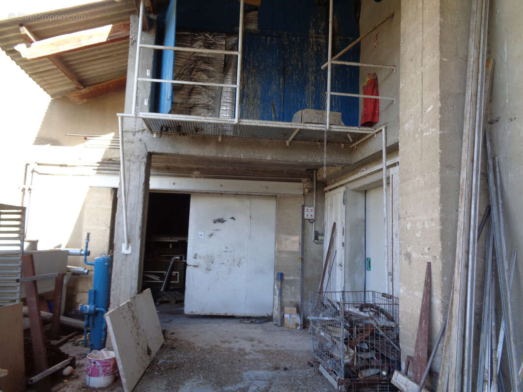 30 Aimargues Hangar 900m2  centre de village sur Terrain 1700m2 - photo 12