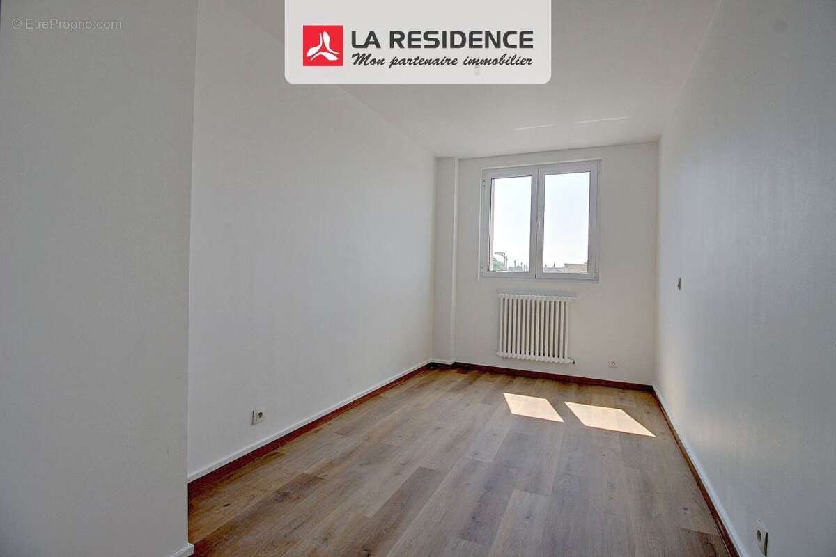 Appartement à SARTROUVILLE