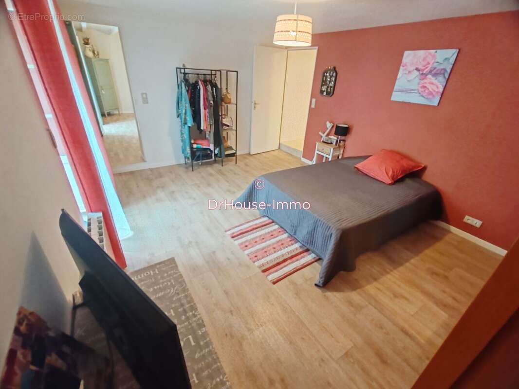 Maison 115 m² à Dange-Saint-Romain  - photo 6