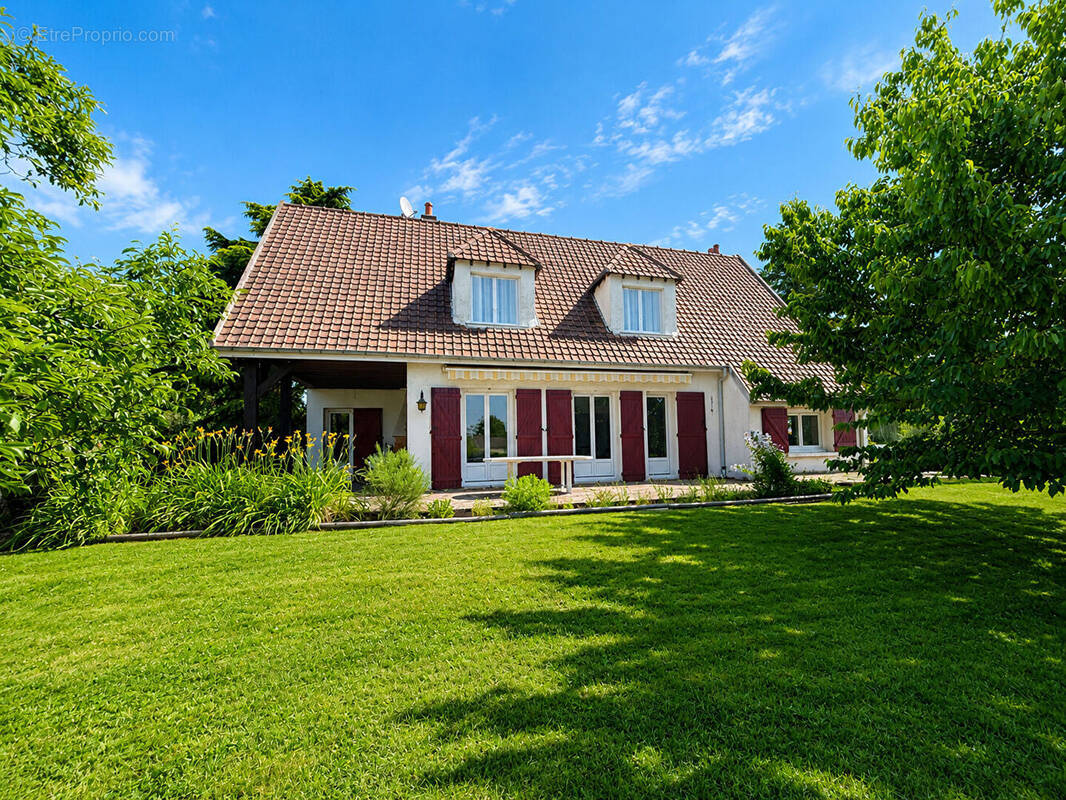Maison à SAINT-MARTIN-EN-BIERE