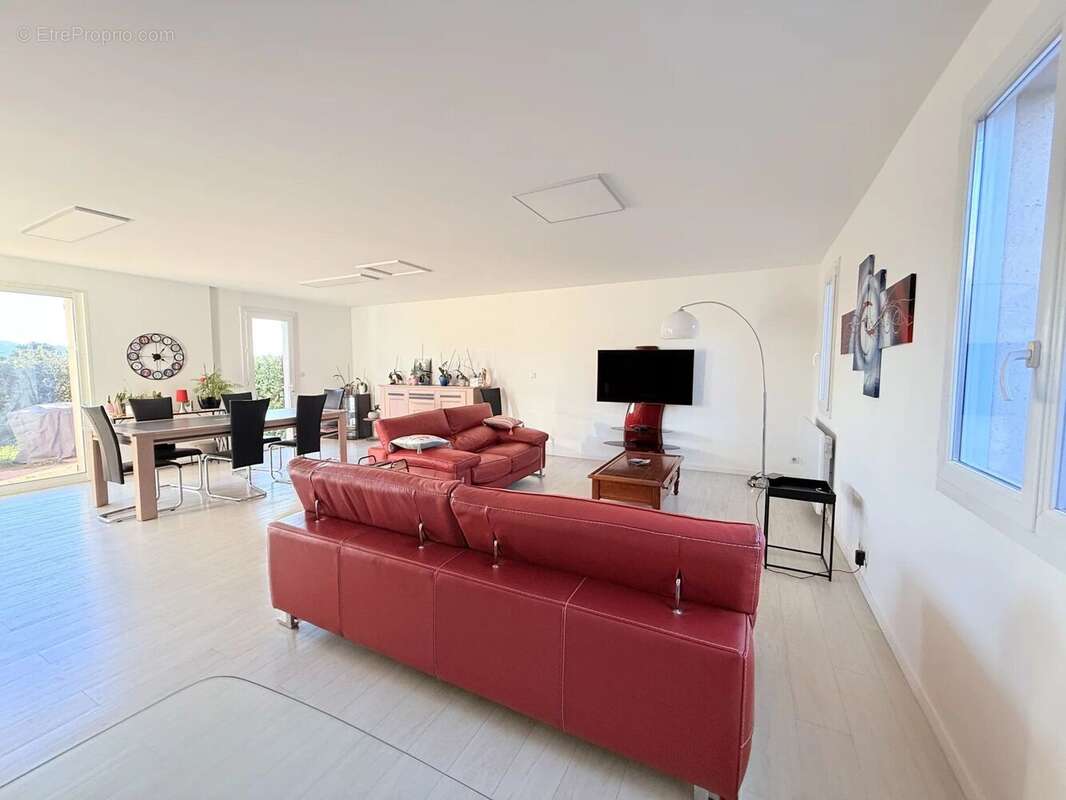 Maison à POURRIERES