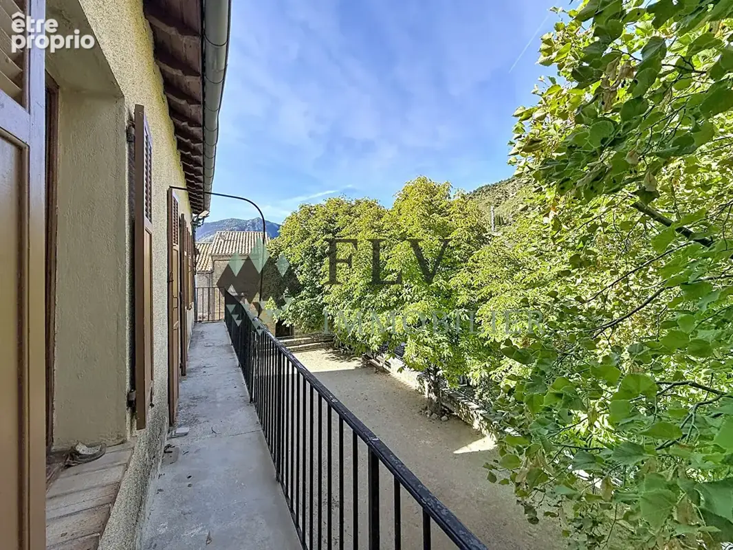 Ilonse - maison de village avec 2 appartements - photo 10
