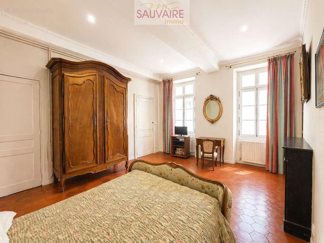 Maison à SAINT-LAURENT-DE-LA-SALANQUE