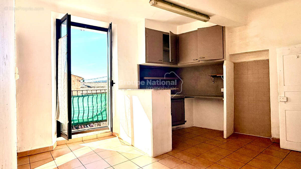 Appartement à VARAGES