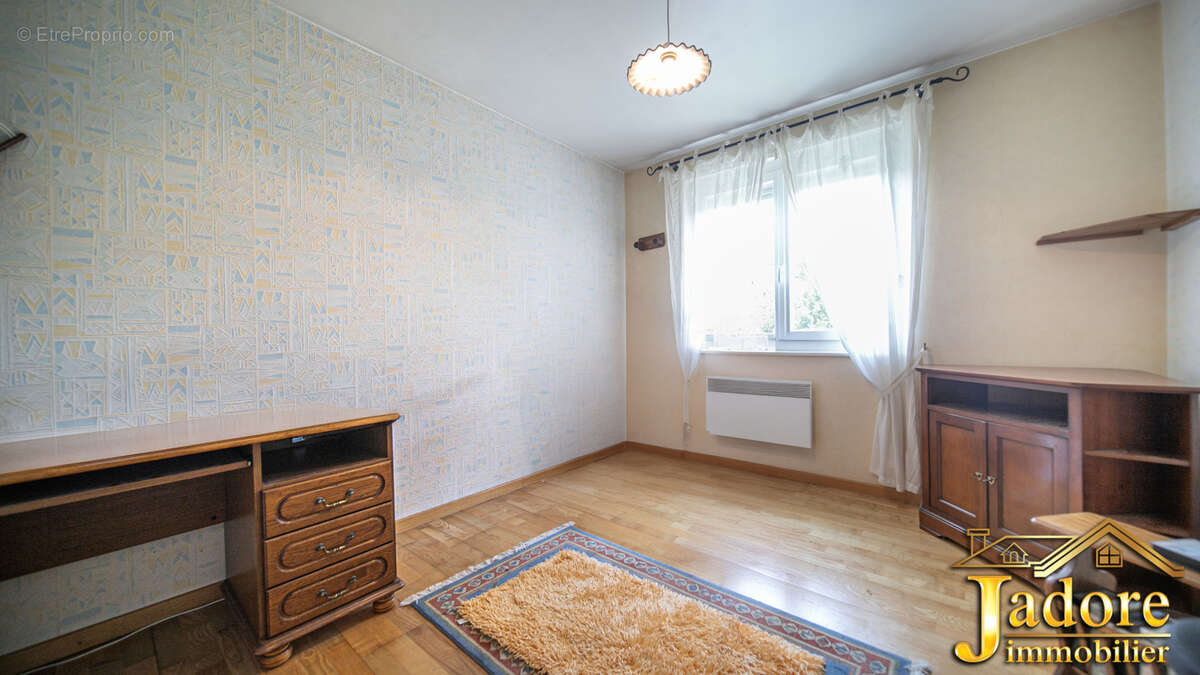 *** trop tard ** maison de village beau volume - photo 4