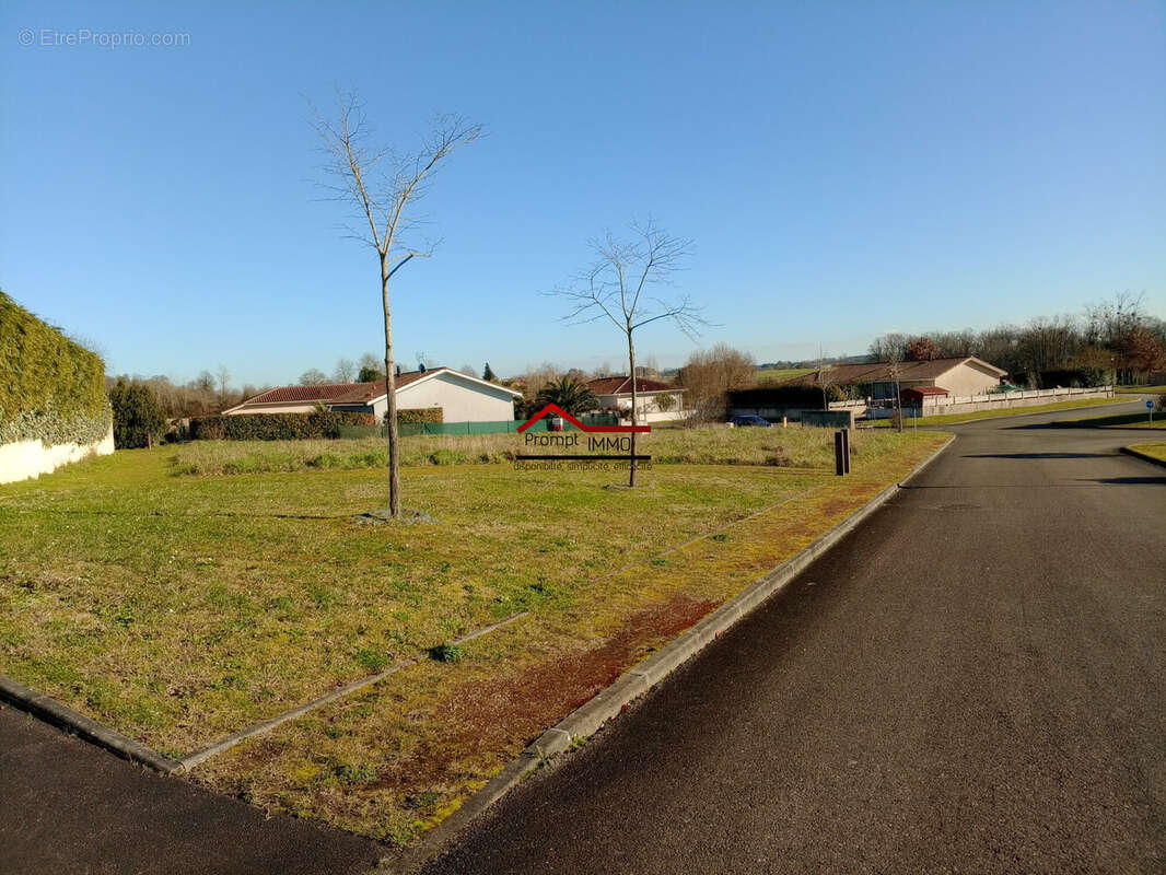 Terrain à MONTAUT