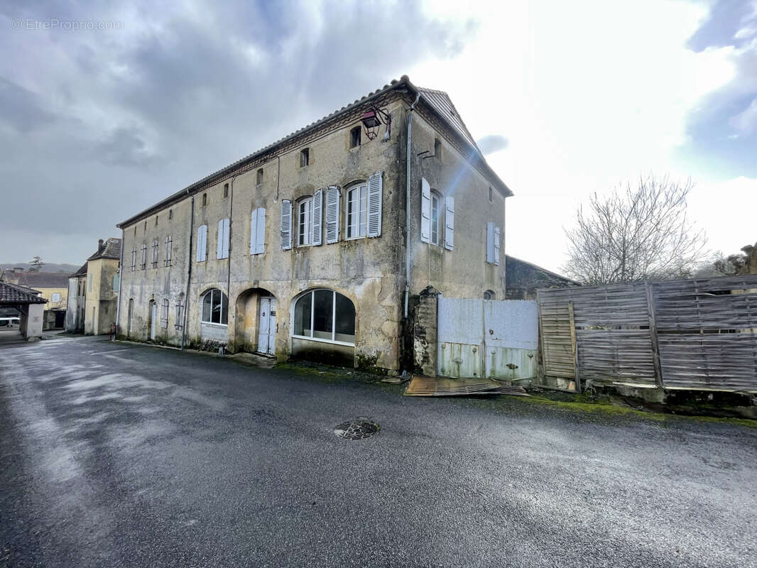 Bel immeuble de caractère à finir de rénover à Madiran - photo 22