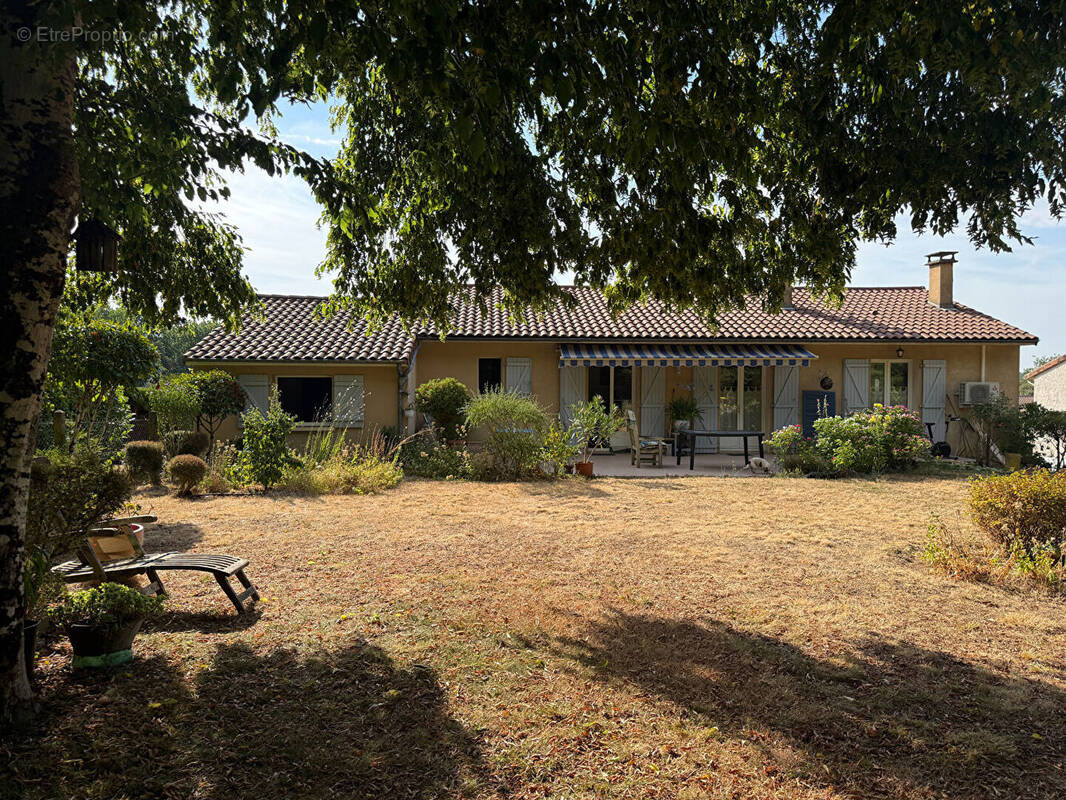 Maison à LIGUGE