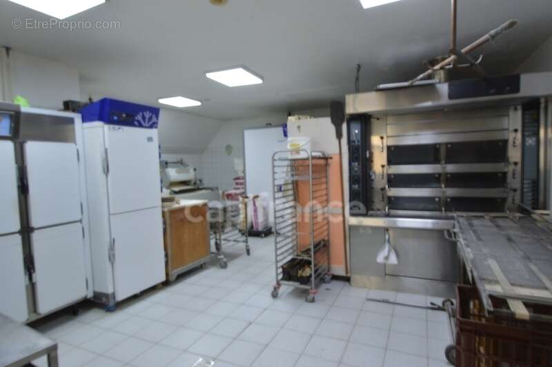 Commerce à BAZOUGES-SUR-LE-LOIR