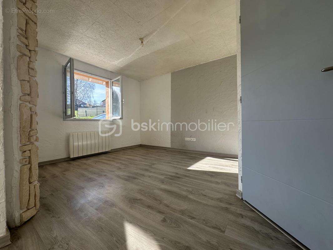 Maison à DOMESSIN