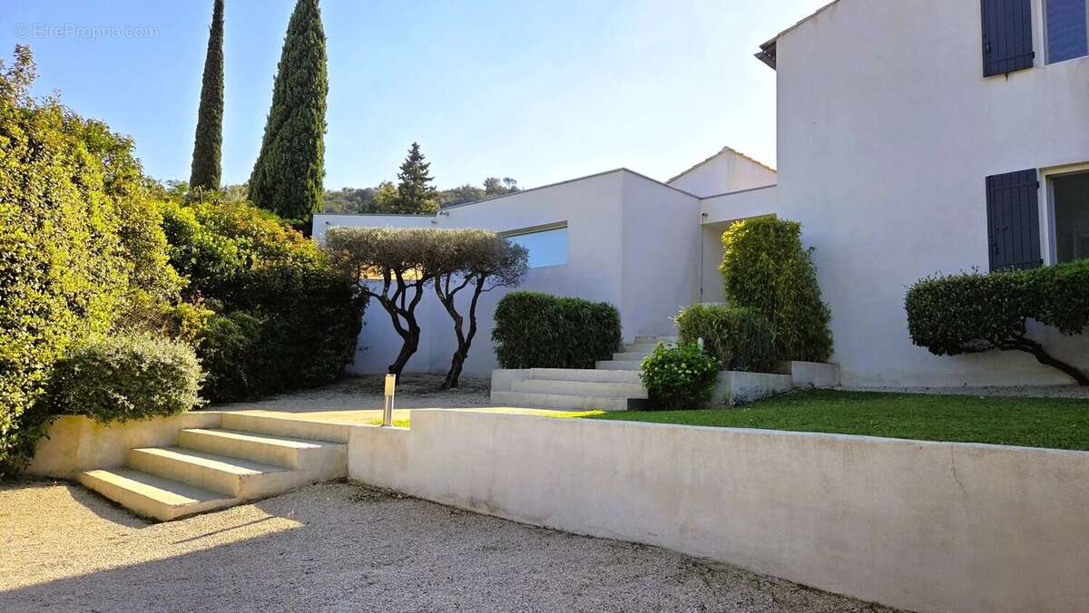 Maison à VILLENEUVE-LES-AVIGNON