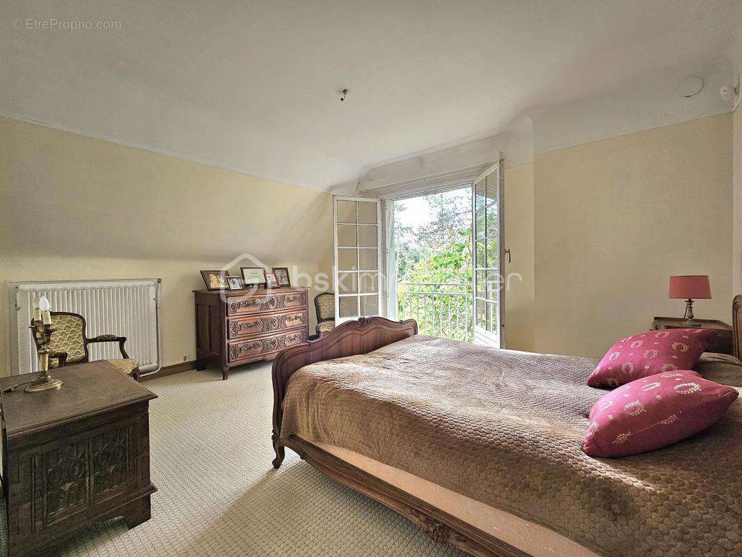 Maison à SAINT-PIERRE-LES-NEMOURS