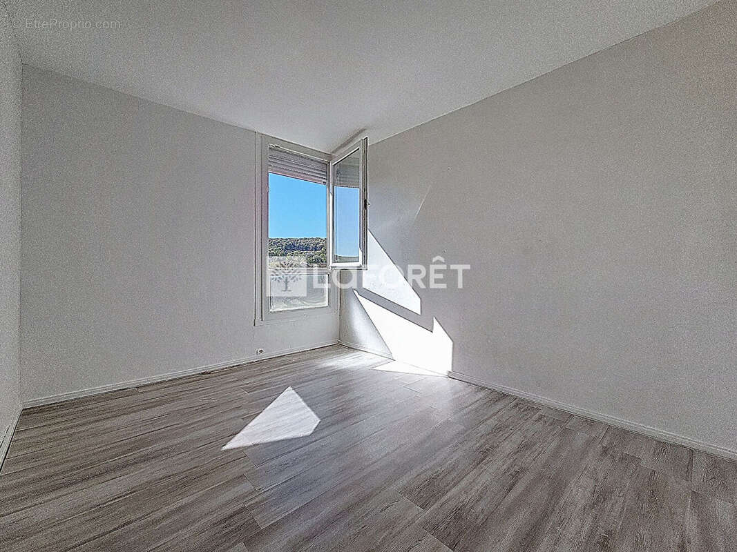 Appartement T2 - 42 m2 - résidence sécurisée avec parking - St Pierre lès Elbeuf - photo 4